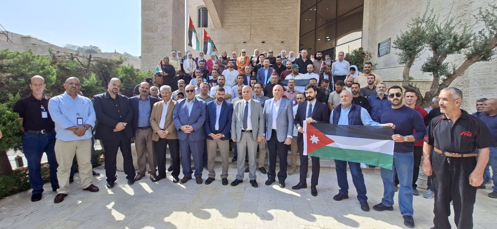 بلدية السلط تنفذ وقفة تضامنية